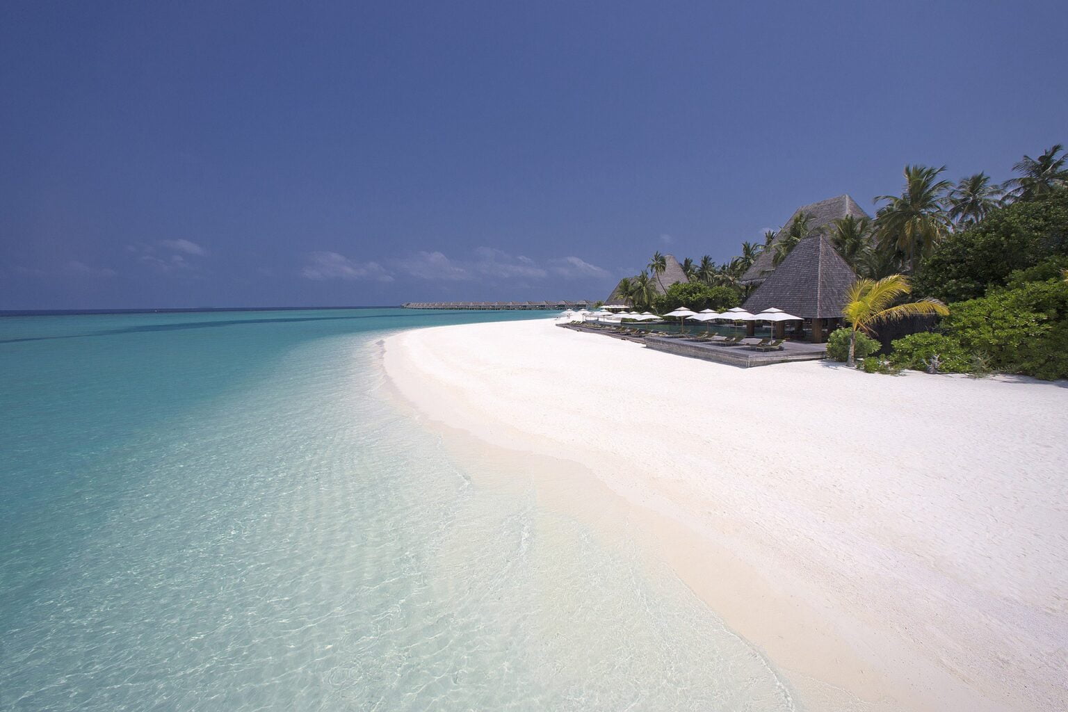61614109-H1-Anantara_Kihavah_Villas_Manzaru_Beach.jpg