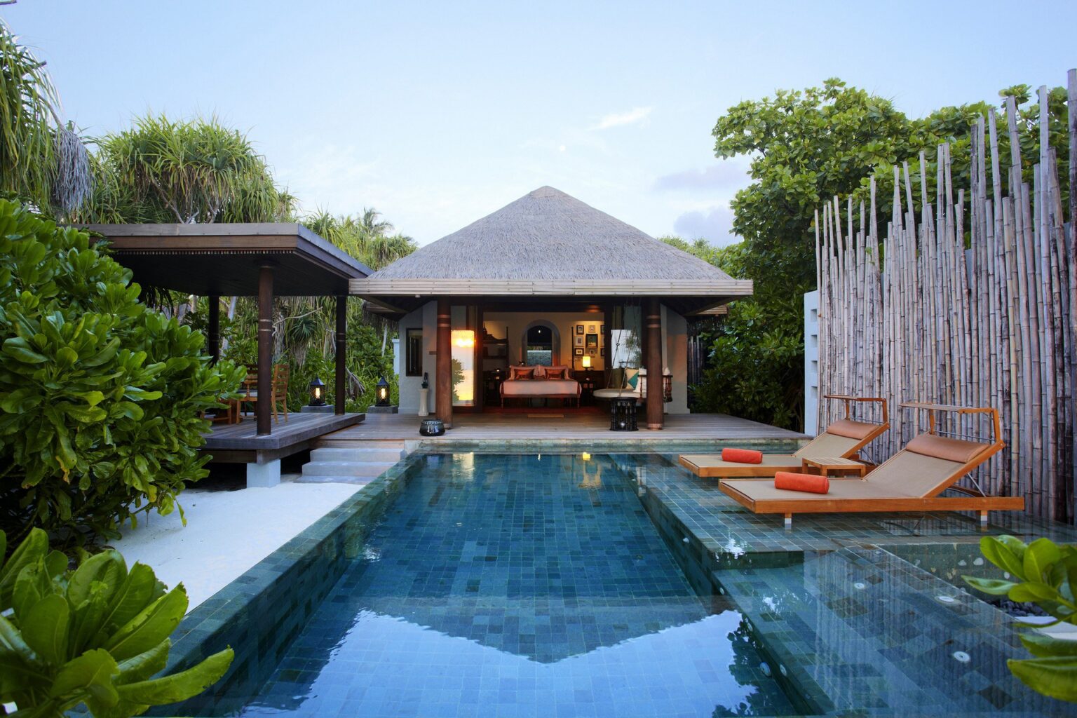 61614149-H1-Front_pool_view.jpg