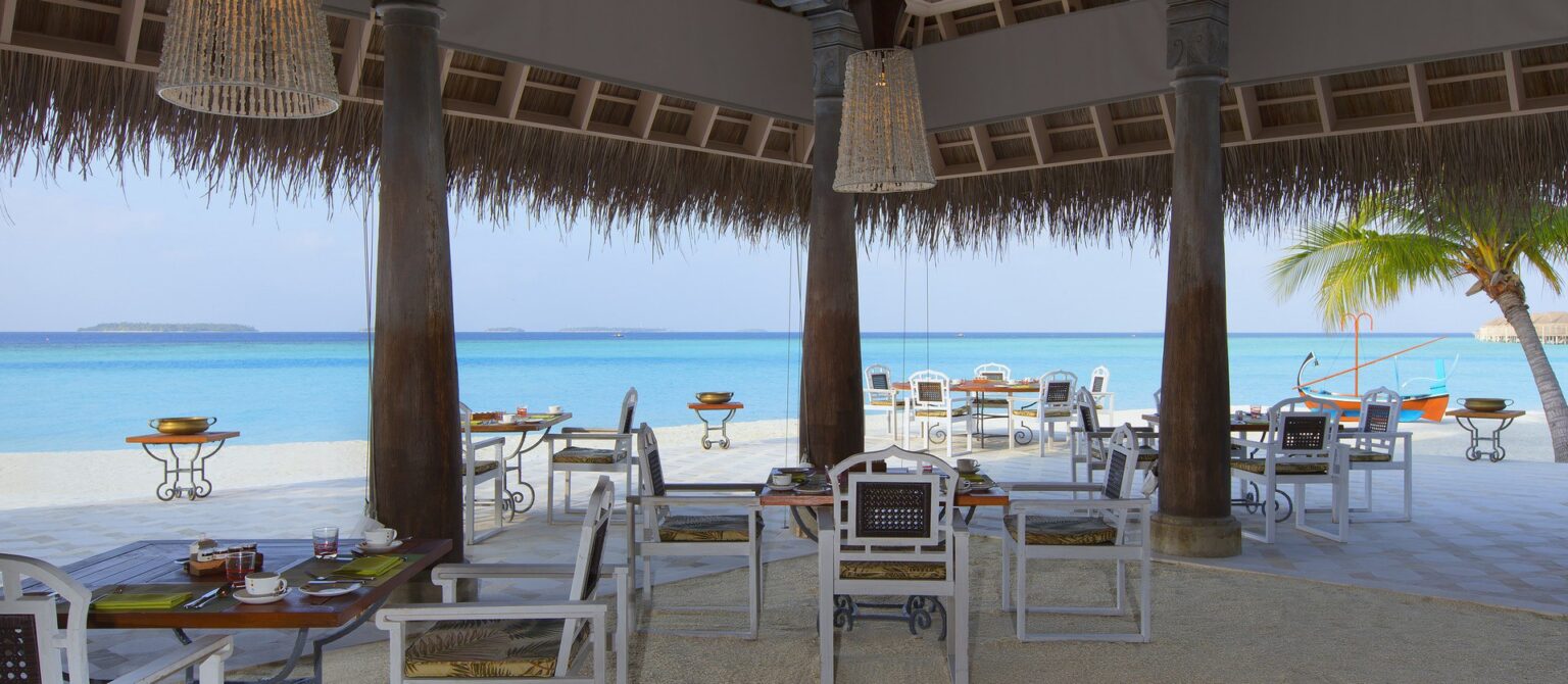 61618049-H1-Plates_al_fresco_seating.jpg