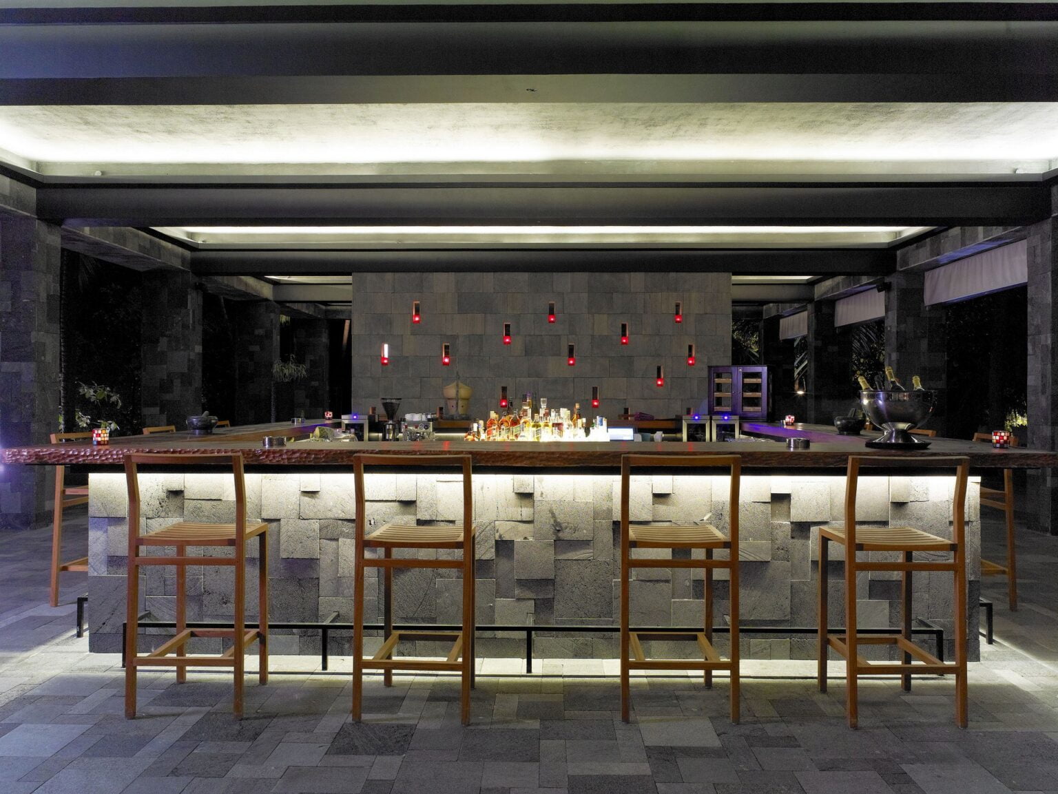 61619994-H1-Manzaru_bar.jpg