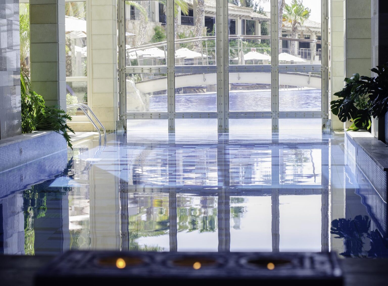 basen wewnętrzny Columbia Beach Resort Cyprus