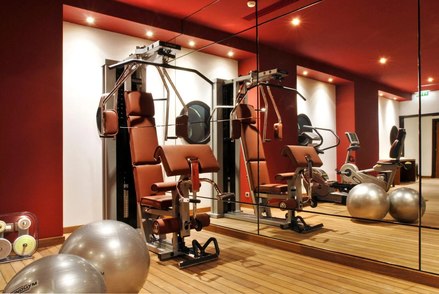 67742661-H1-H_tel_Fouquets_Barri_re_U_Spa_-_fitness_HD.jpg