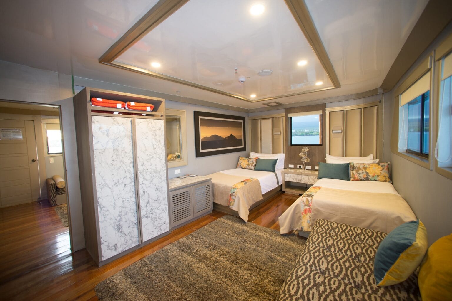 7-Galapagos-Sea-Star-Suite-w-Sofa-interconnected.jpg