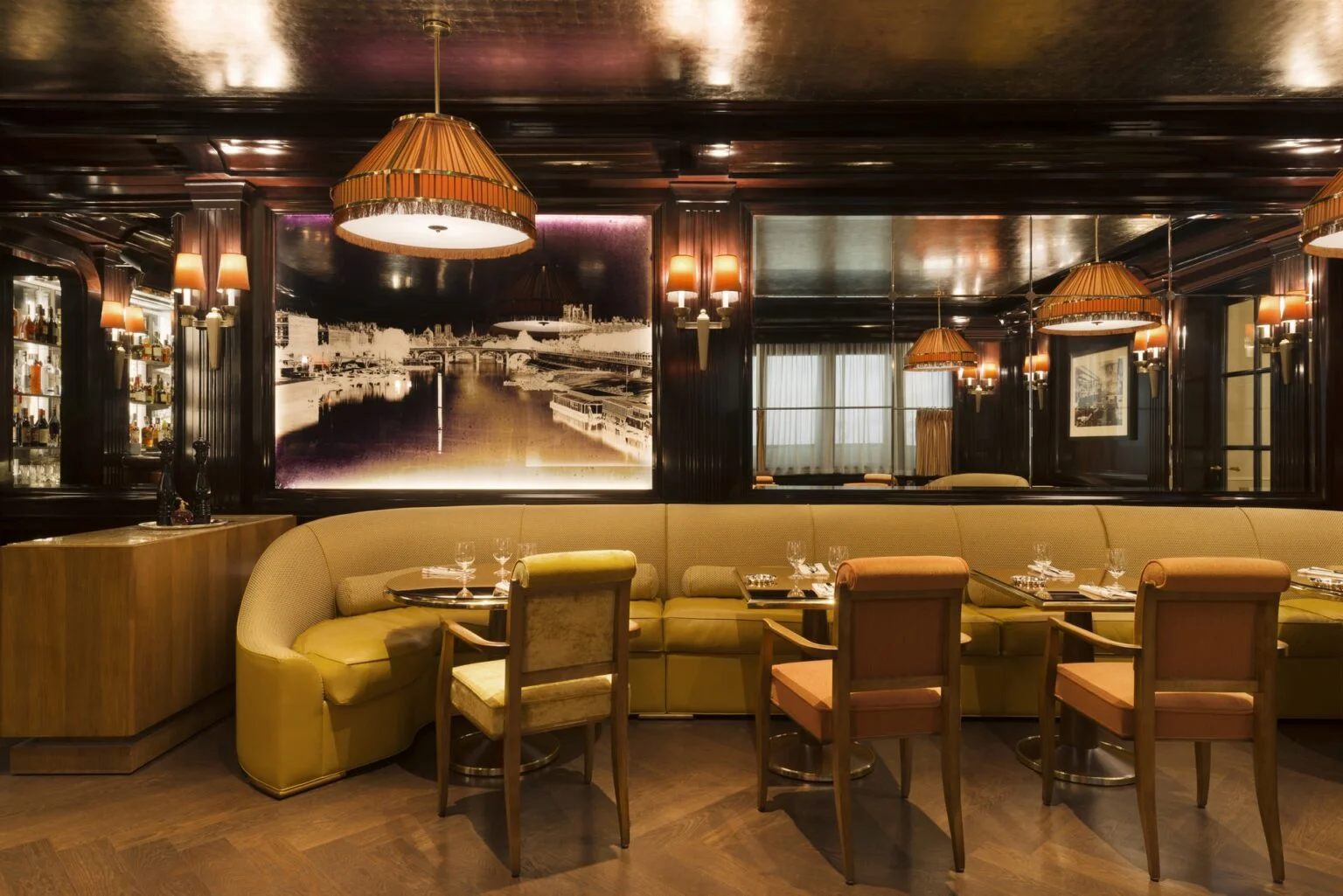 75329798-H1-Ritz_Bar___Vincent_Leroux.jpg