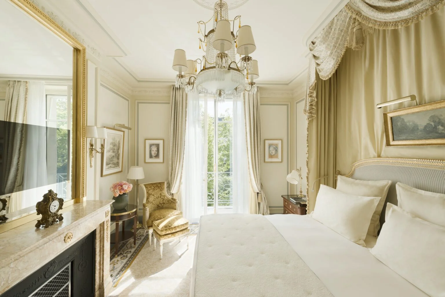 75329870-H1-Suite_Deluxe_1.jpg