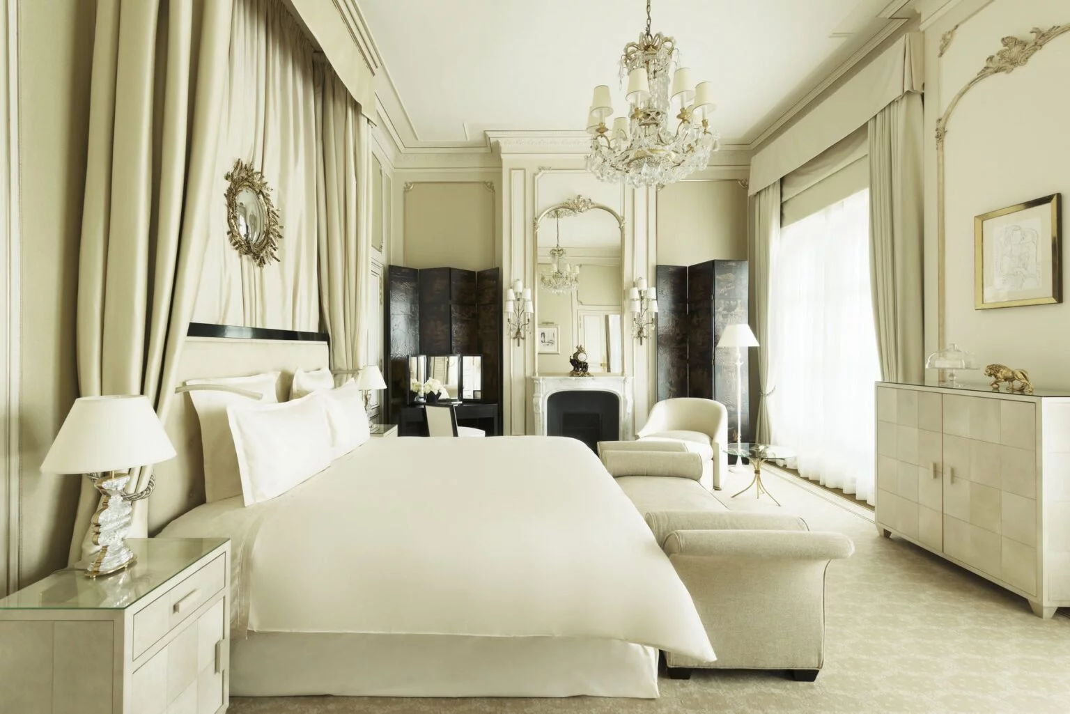 75329918-H1-Suite_Coco_Chanel_1.jpg