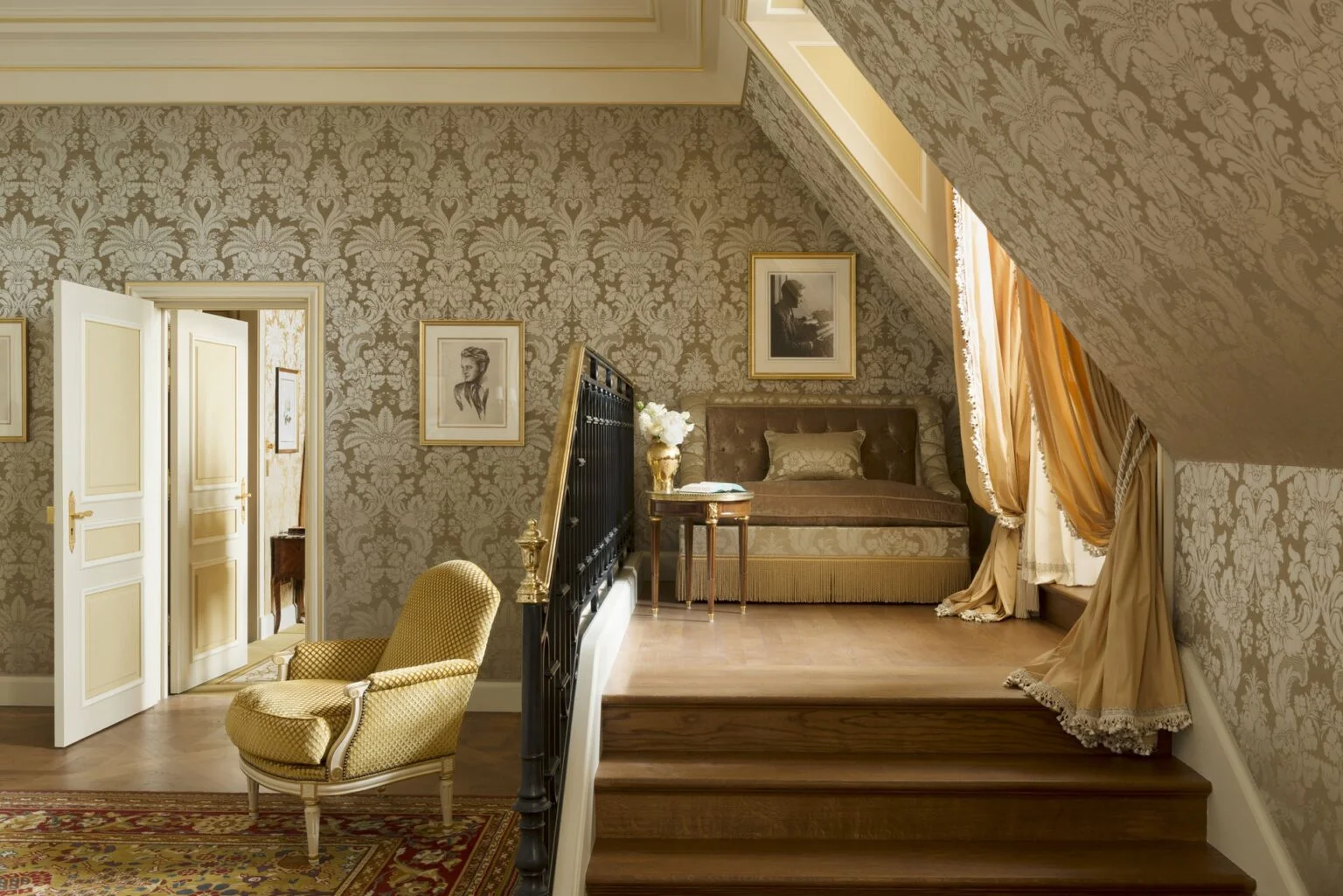 75329942-H1-Suite_F._Scott_Fitzgerald_1.jpg