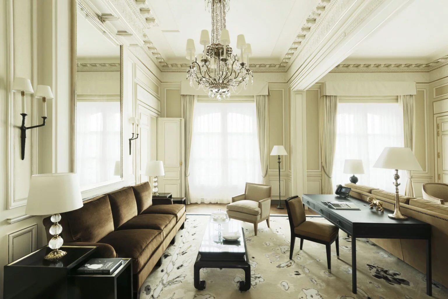 75329958-H1-Suite_Coco_Chanel_2.jpg