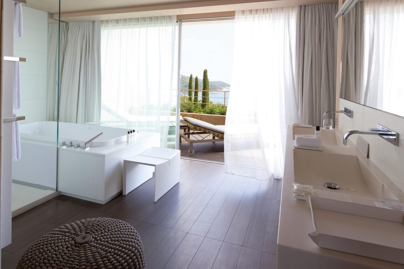 76253672-H1-La-Reserve-Ramatuelle-Suite-14-SdB.jpg