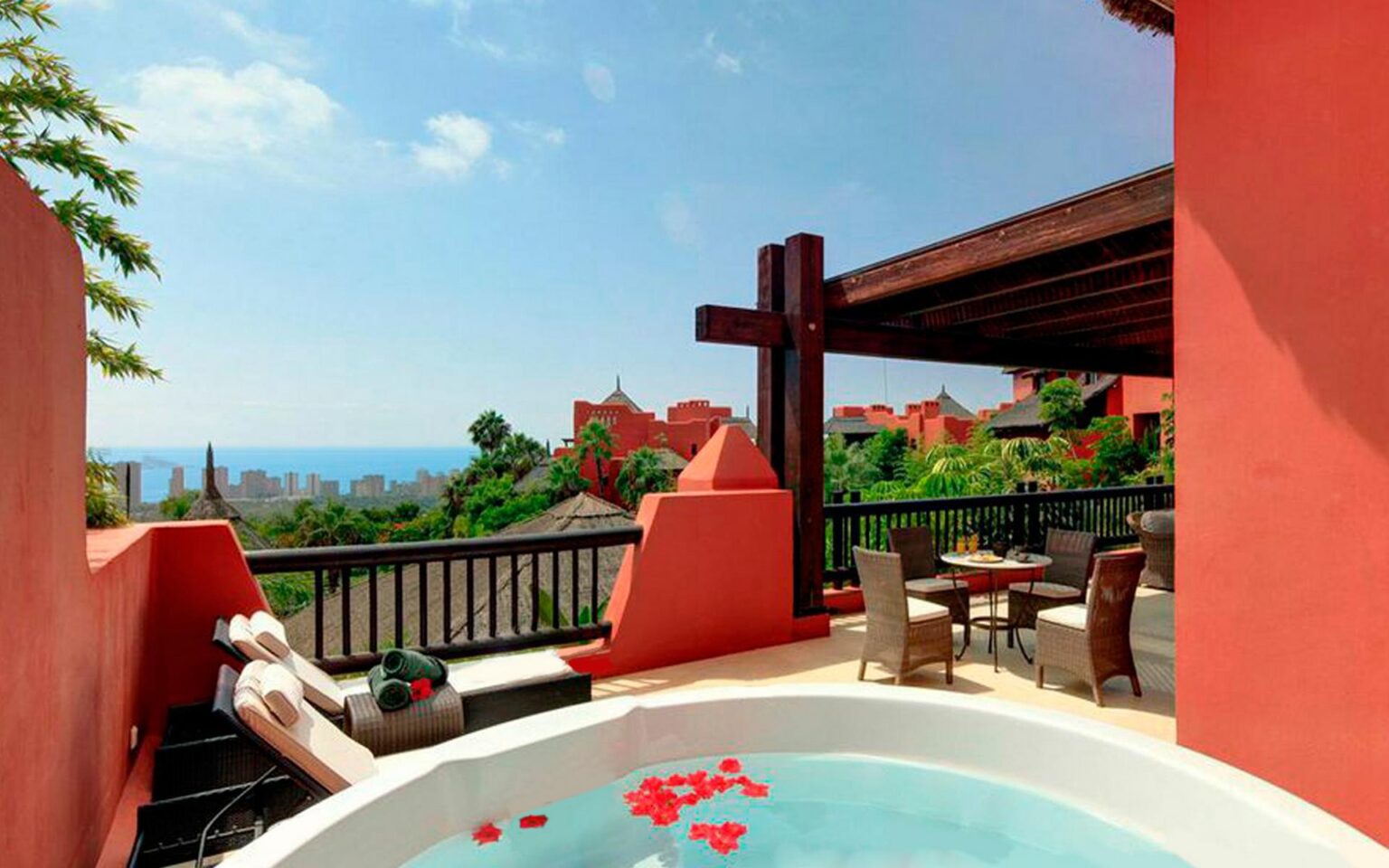 76510021-H1-47_Jacuzzi-terraza.jpg