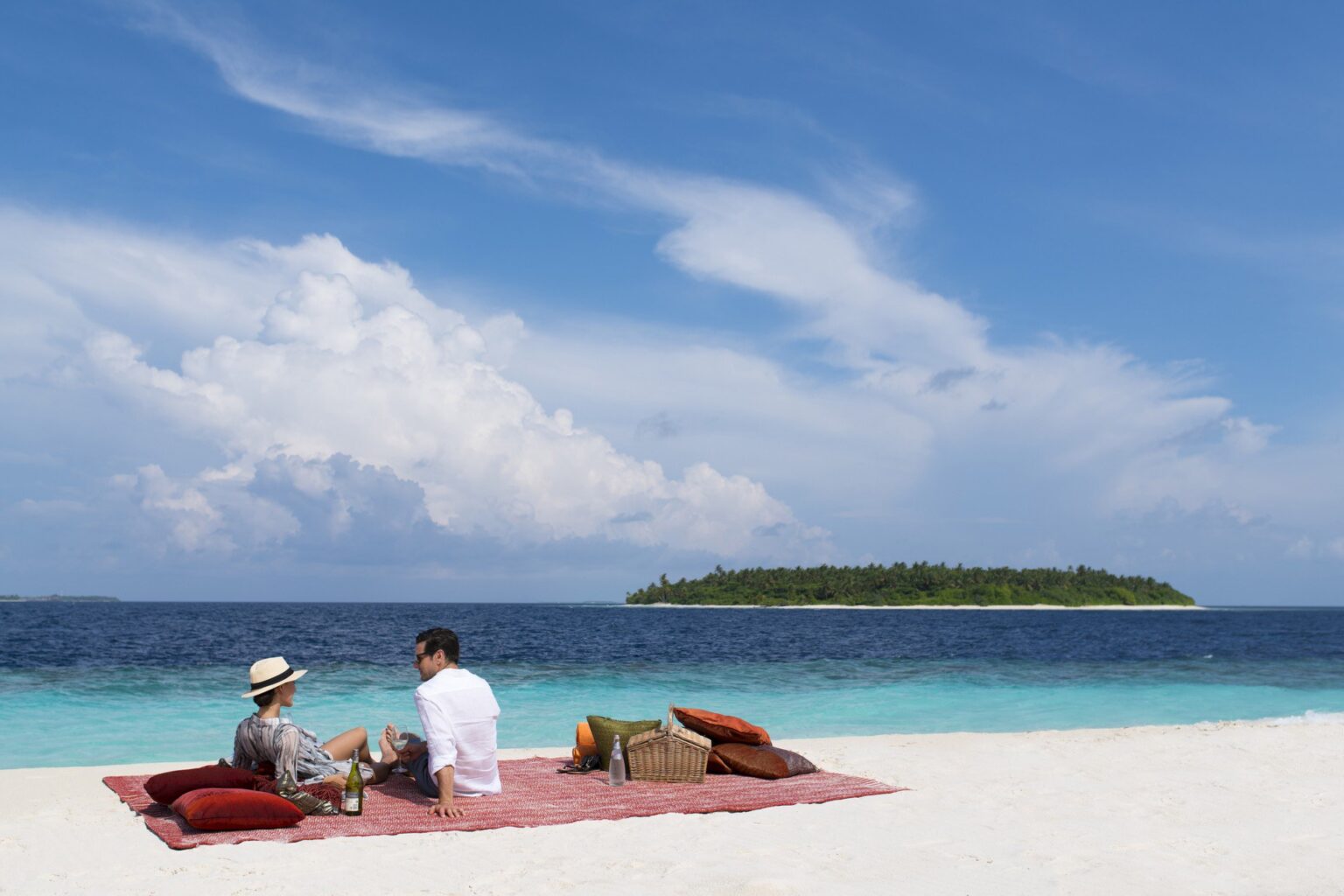 76766398-H1-AKIH_PrivateIsland_Picnic_01_G_A_H.jpg