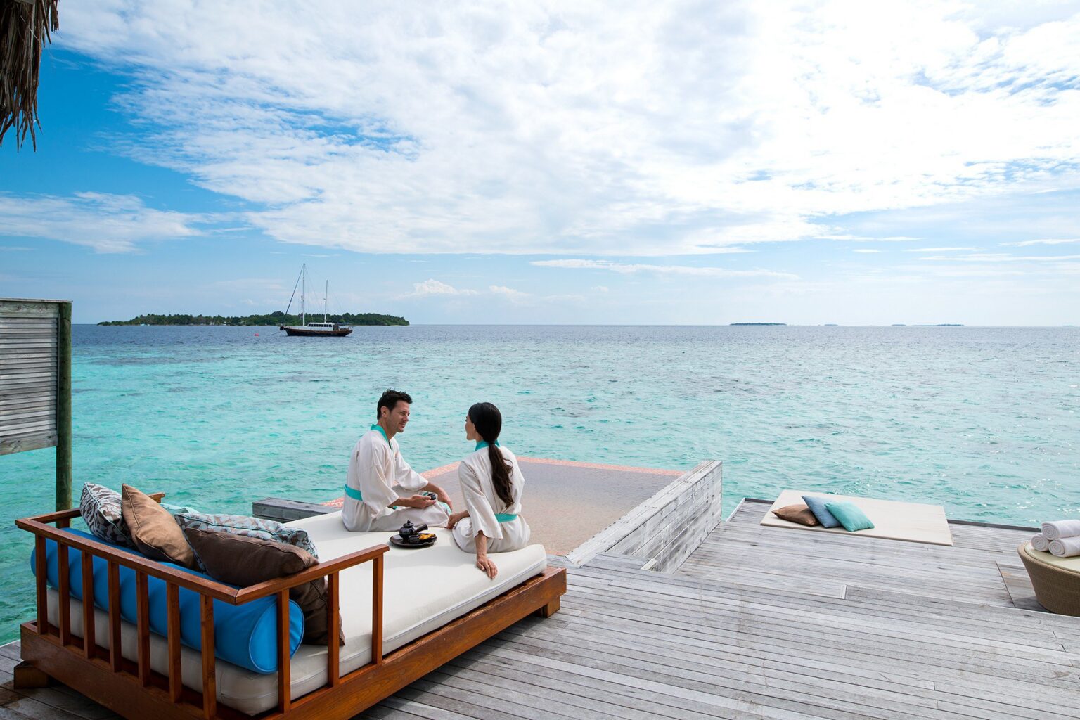 76767540-H1-AKIH_Spa_RelaxationDeck_Lifestyle_G_A_H.jpg