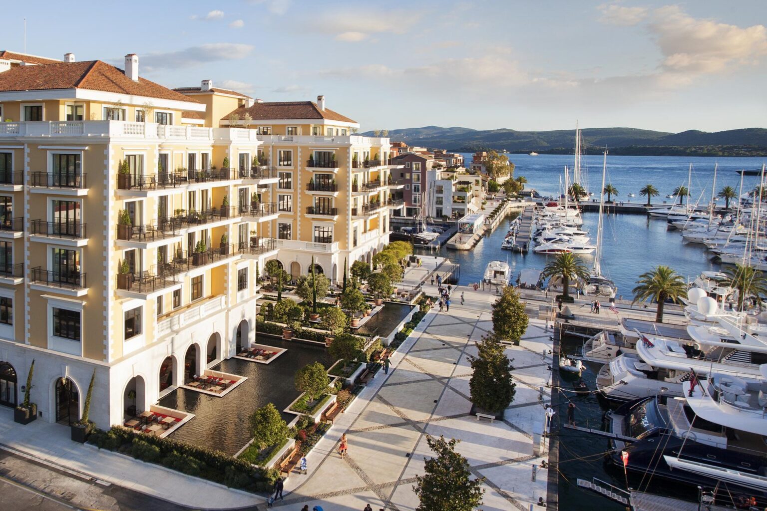 7_Exterior-shot-of-Hotel_b.jpg