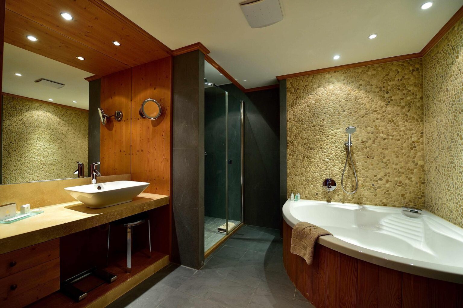 8.-Bathroom.jpg