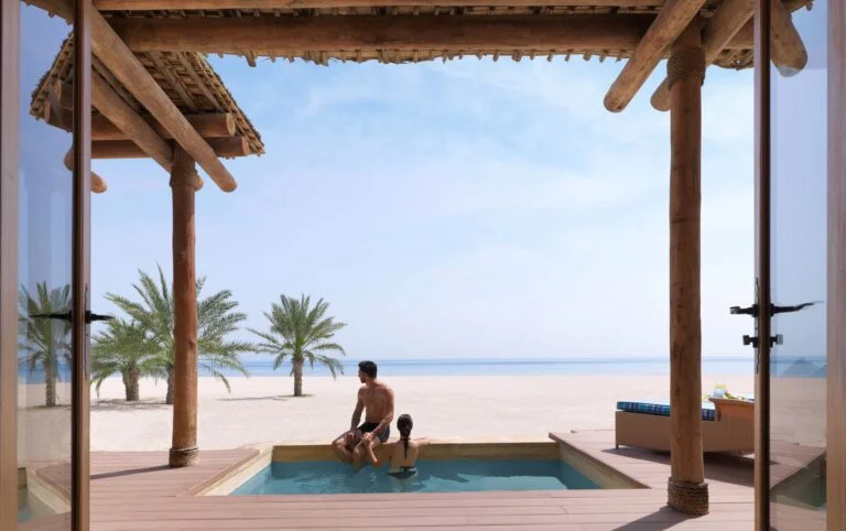 Anantara Sir Bani Yas Island Al Yamm Villa Resort,Luksusowy resort inspirowany arabską wioską rybacką,Jazda konna,pustynne krajobrazy i luksusowe wille,Restauracje,spa i udogodnienia siostrzanych resortów