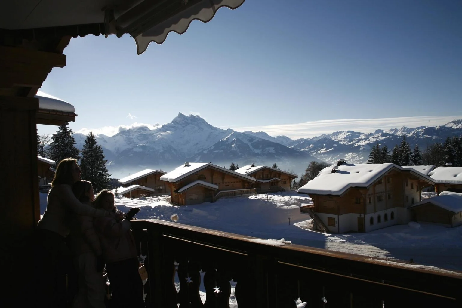 9.-Chalet-RoyAlp-terrasse-hiver.jpg