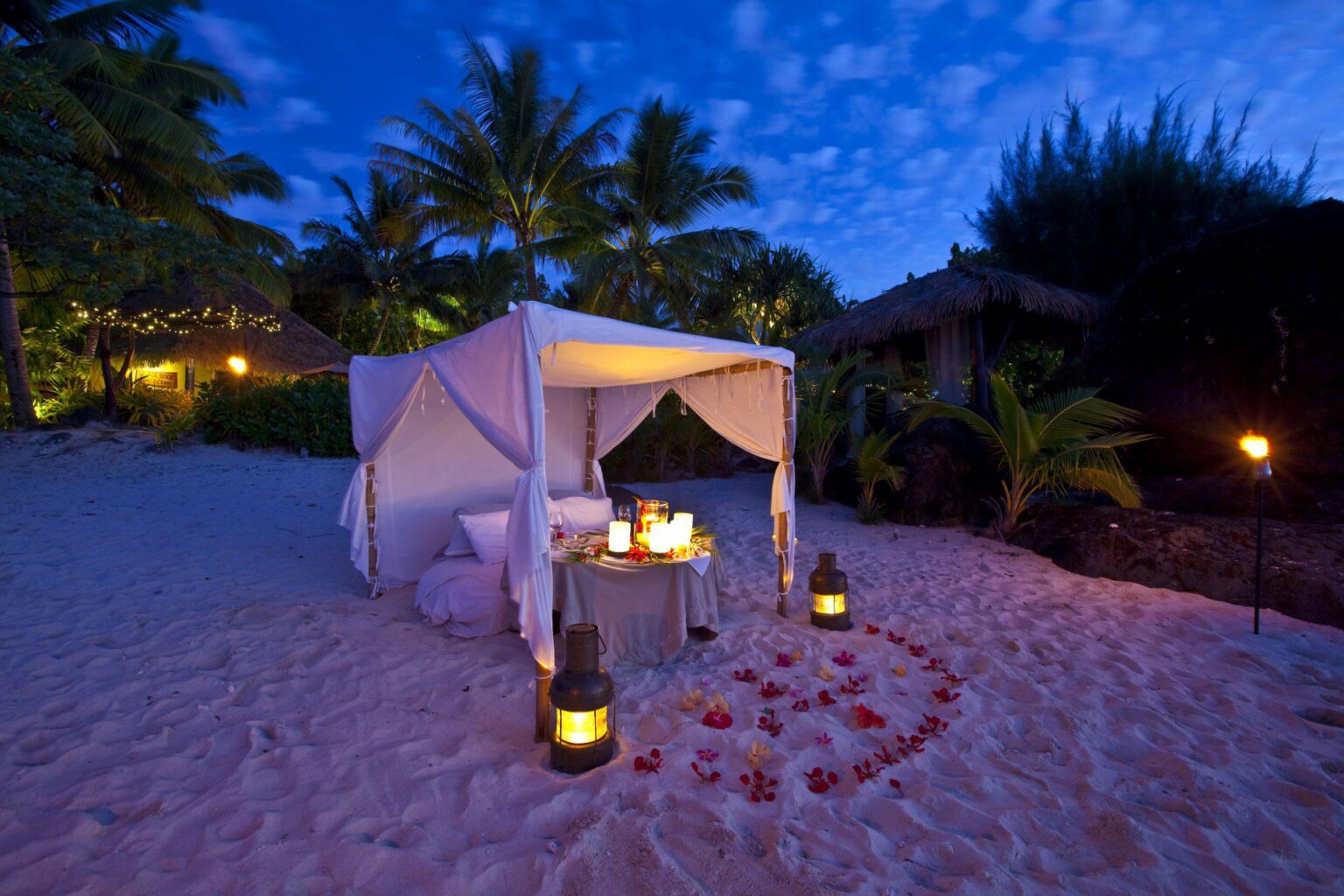 92257928-H1-Pacific_Resort_Aitutaki_-_Romantic_dining.jpg