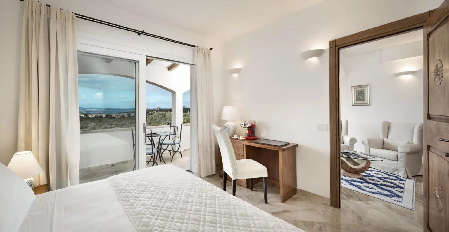 A16-Suite-Premium-Vista-Mare-Hotel-La-Rocca-Resort-Spa-302s.jpg
