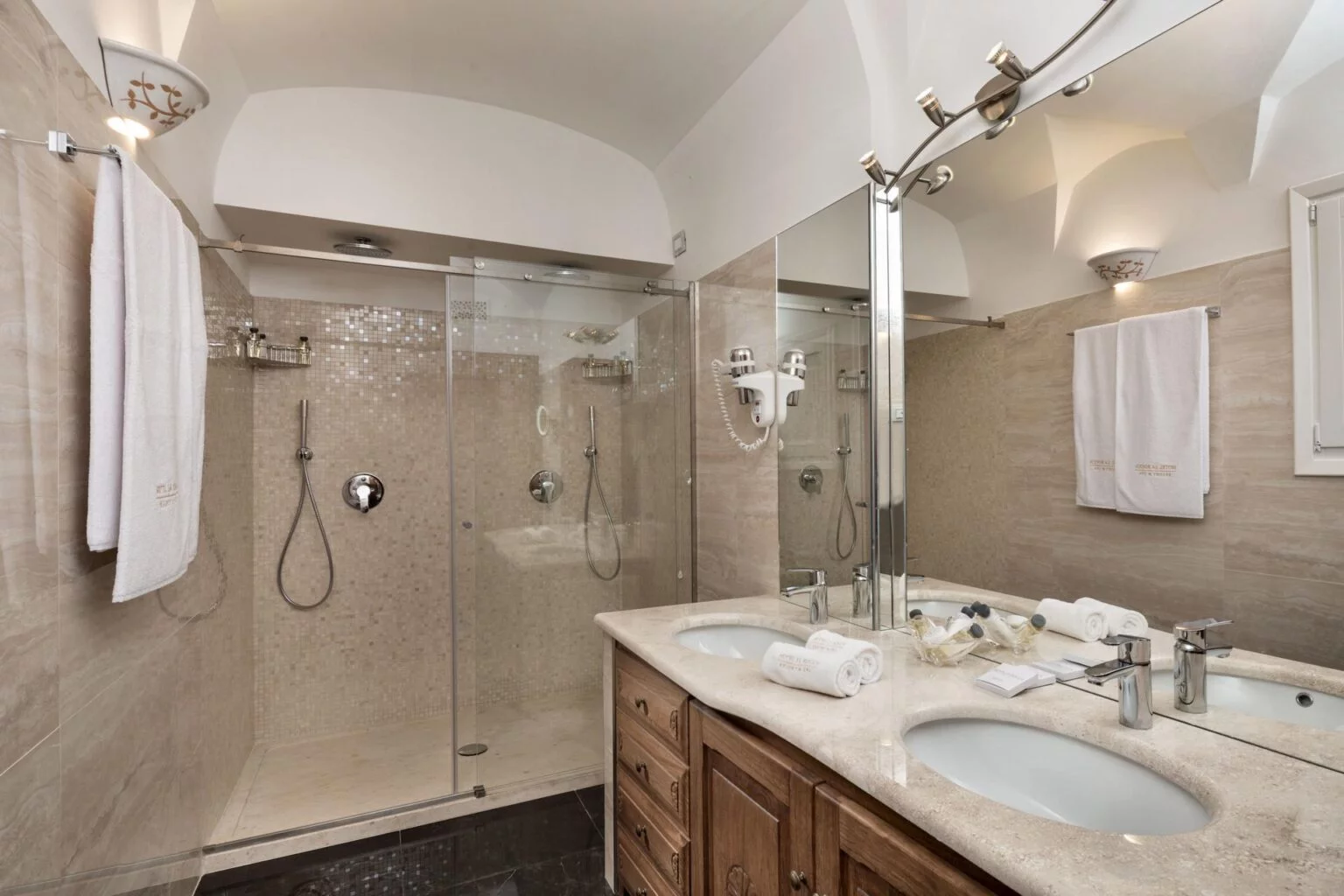 A19-Bagno-Camera-Superior-Hotel-La-Rocca-Resort-Spa.jpg