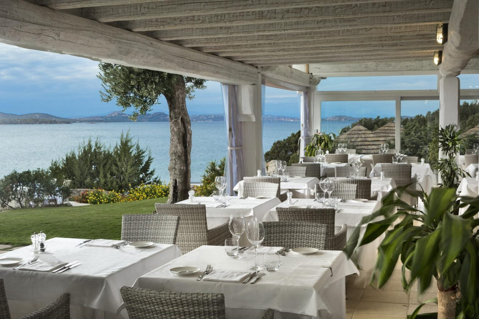 A2-Sala-Restaurant-Rocca-Beach-Hotel-La-Rocca-Resort-Spa.jpg