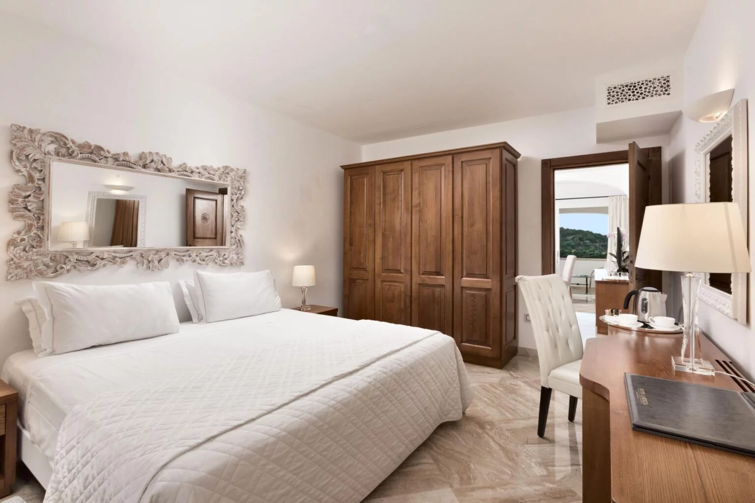 A20-Suite-Premium-Vista-Mare-Hotel-La-Rocca-Resort-Spa-303.jpg