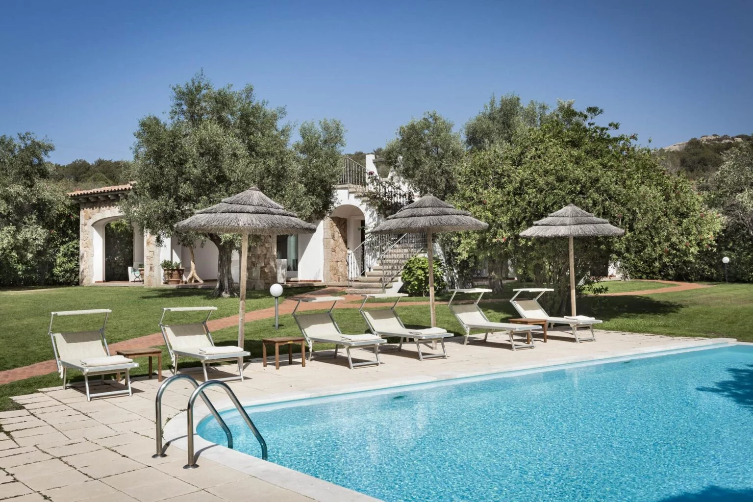 A37-Piscina-Villa-Del-Parco-Hotel-La-Rocca-Resort-Spa-037.jpg
