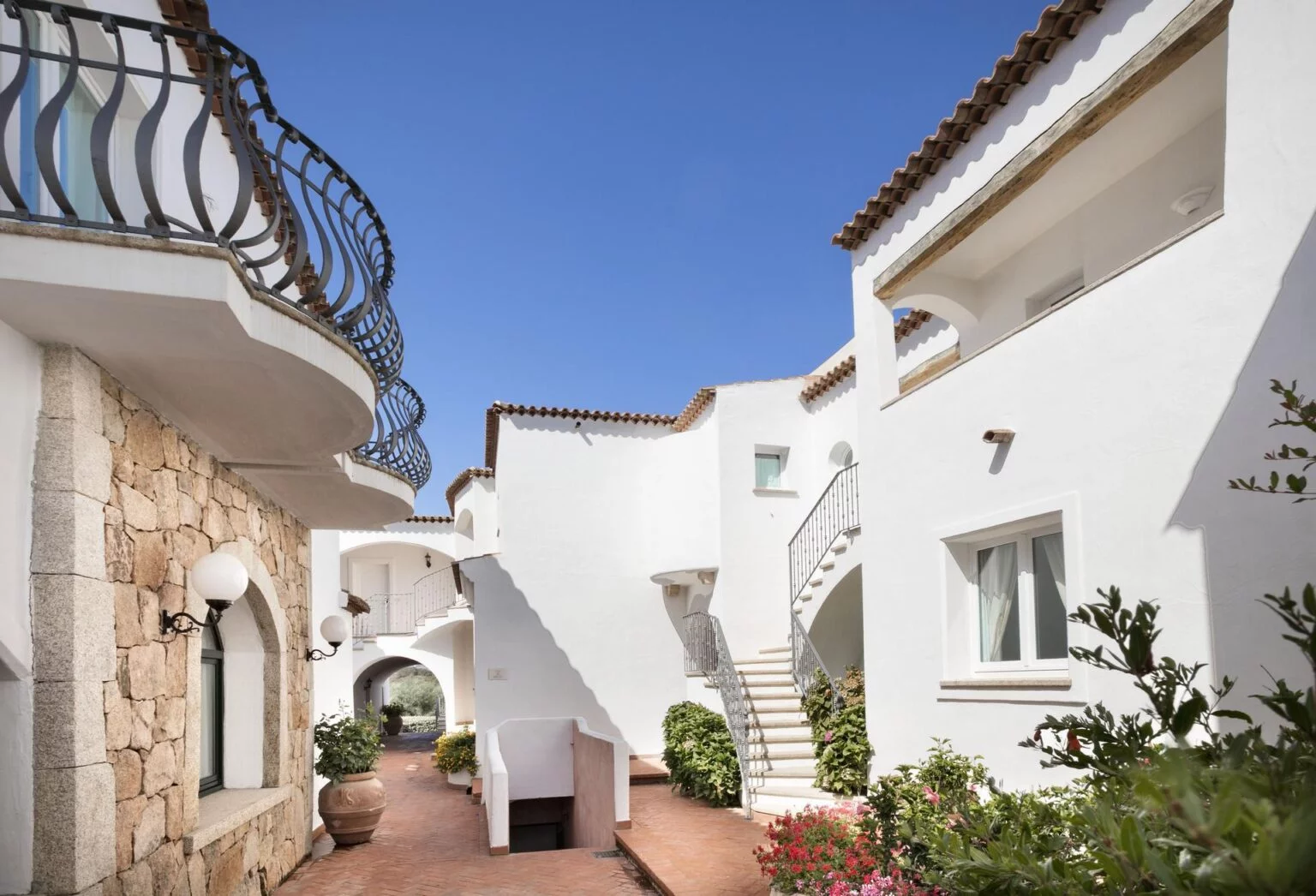 A9-Esterno-Hotel-La-Rocca-Resort-Spa.jpg