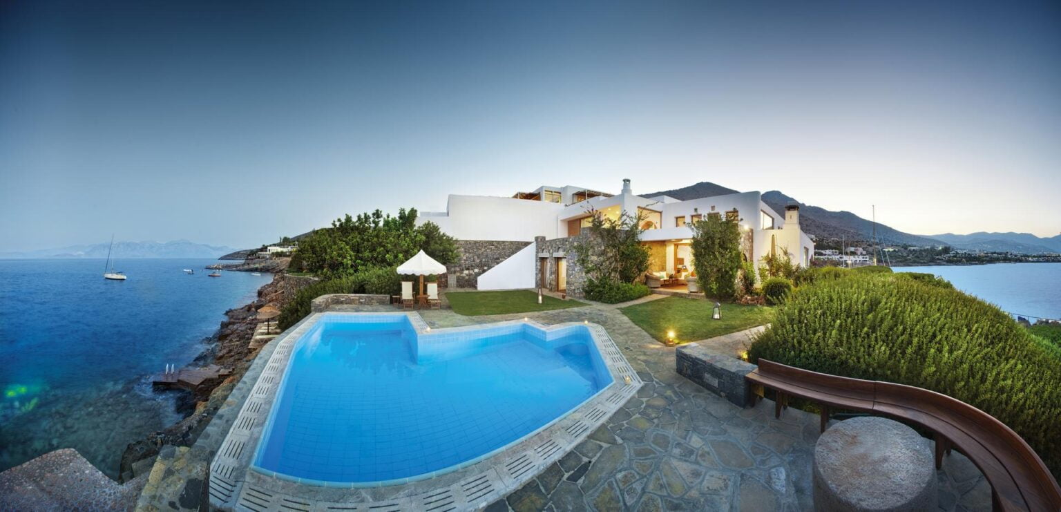 Elounda Peninsula Luxury Resort basen hotelowy na zewnątrz