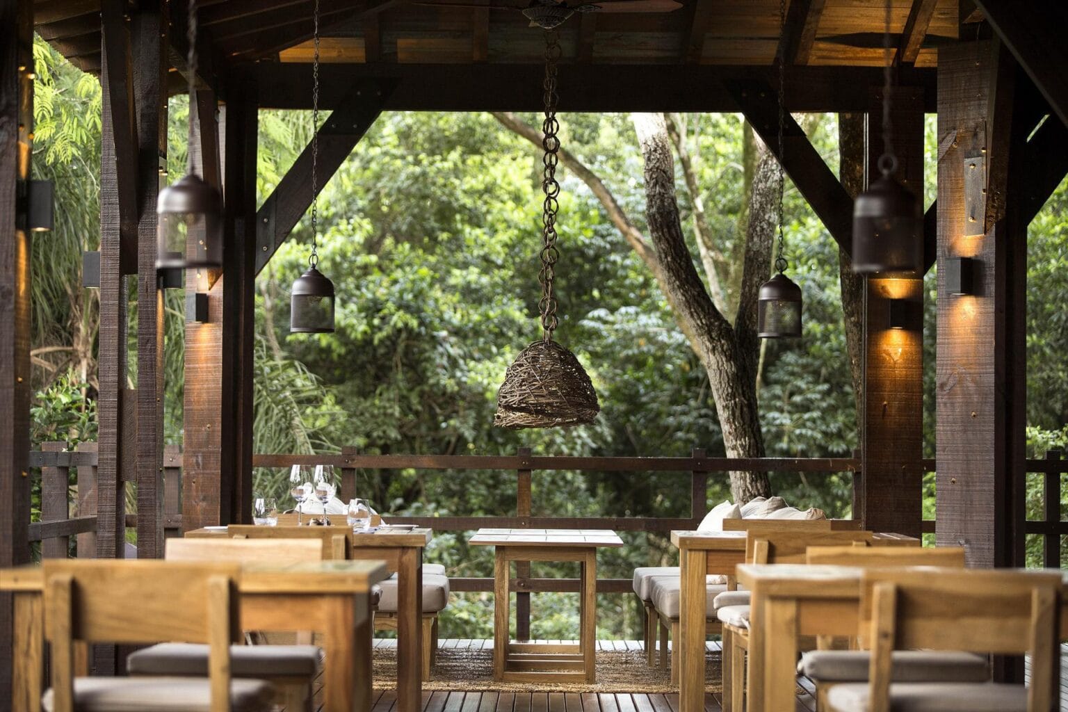 AWASI-IGUAZU-Main-Lodge-Terrace.jpg