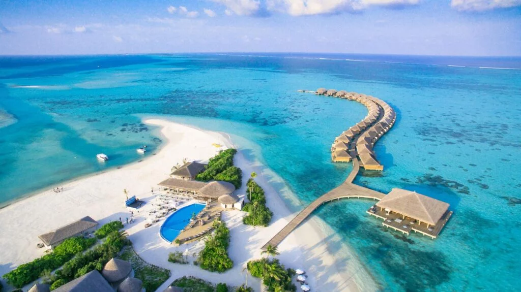 Atrakcyjne oferty all-inclusive Malediwy 2025/2026,Poznaj wyselekcjonowane oferty na wakacje all-inclusive na Malediwach 2025/2026,1. Emerald Maldives Resort &amp; Spa Deluxe All-Inclusive,2. Heritance Aarah - pakiet premium all-inclusive,3. Wyjątkowa oferta all-inclusive Cocoon Maldives,4. Kudadoo Maldives Private Island i usługa „anything,whenever,wherever”,Ayada Maldives,Zaplanujcie wycieczki na Malediwy i ferie zimowe 2026 all inclusive na rajskich wyspach!,Ozen-Reserve,Hotel Ozen Reserve Bolifush,9. Hotel Pullman Maldives Maamutaa,Hotel Lily Beach Resort