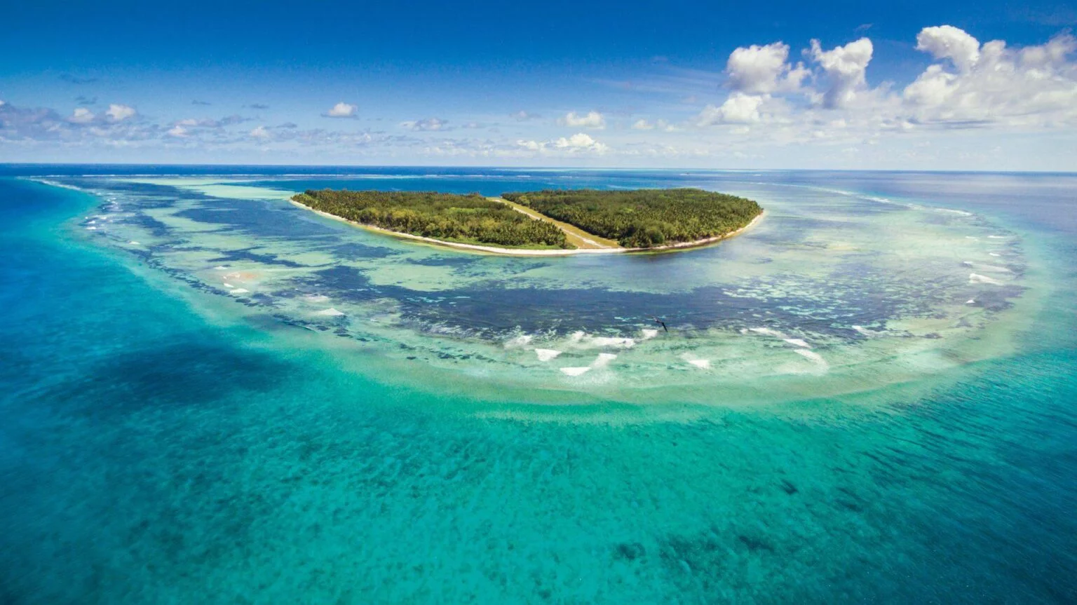 wyspa oceanu z lotu ptaka