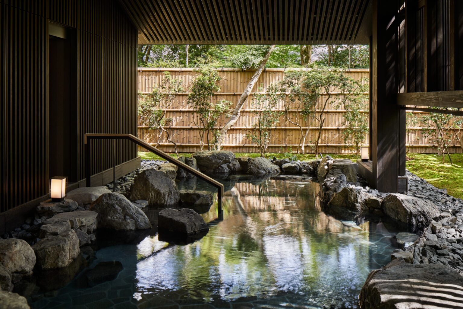 Aman-Kyoto-Japan-Aman-Spa-Outdoor-Onsen-2_26248.jpg