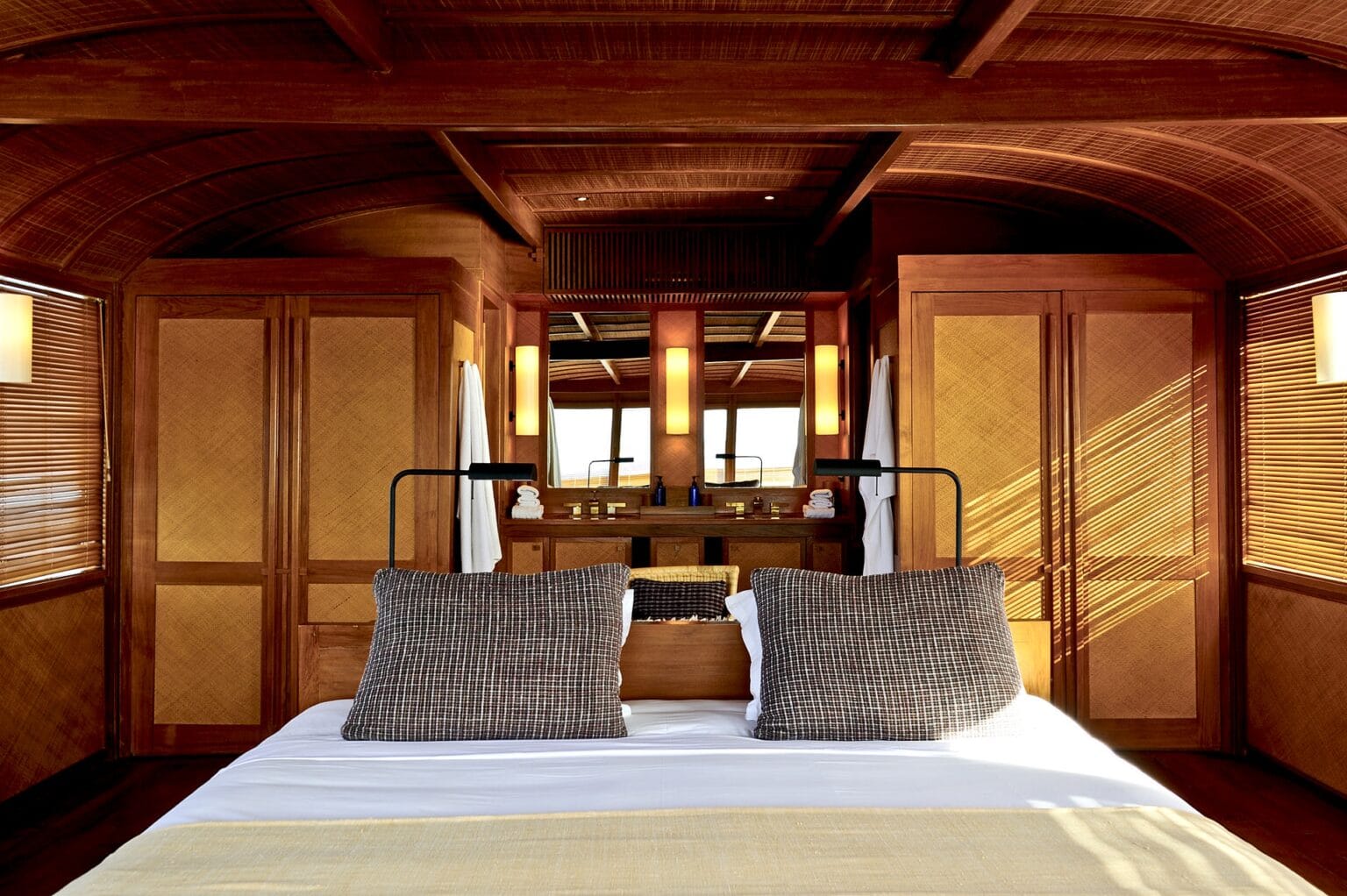 Amanikan-Indonesia-Master-Cabin-Ensuite_Original_1672.jpg