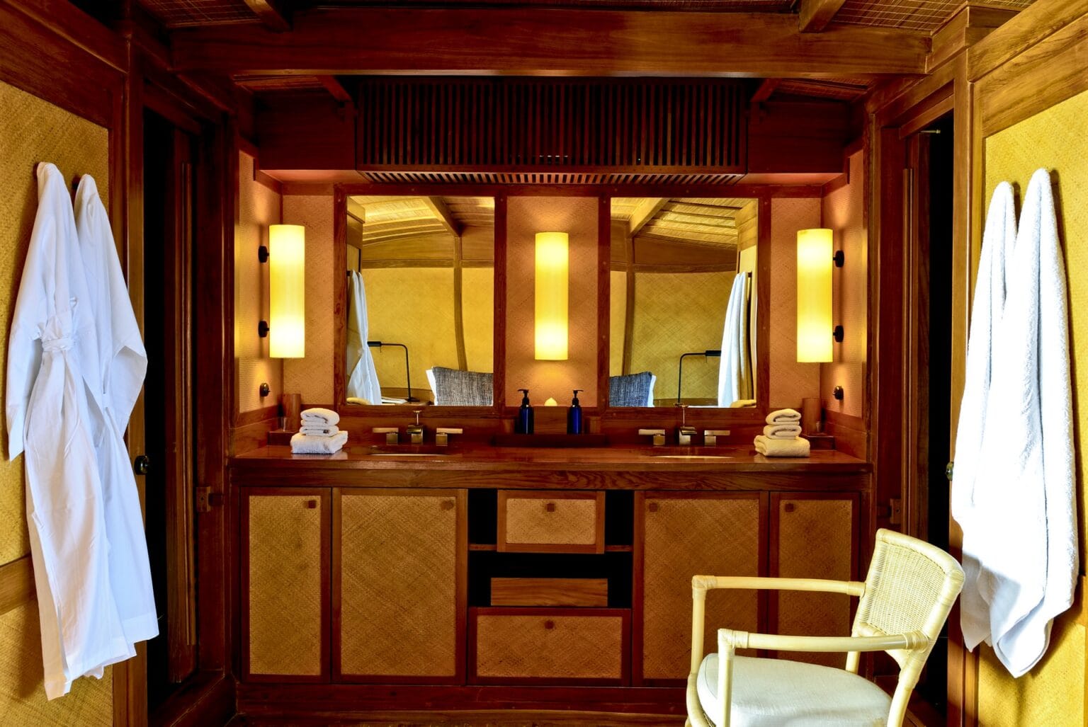 Amanikan-Indonesia-Master-Cabin-Vanities_Original_1667.jpg