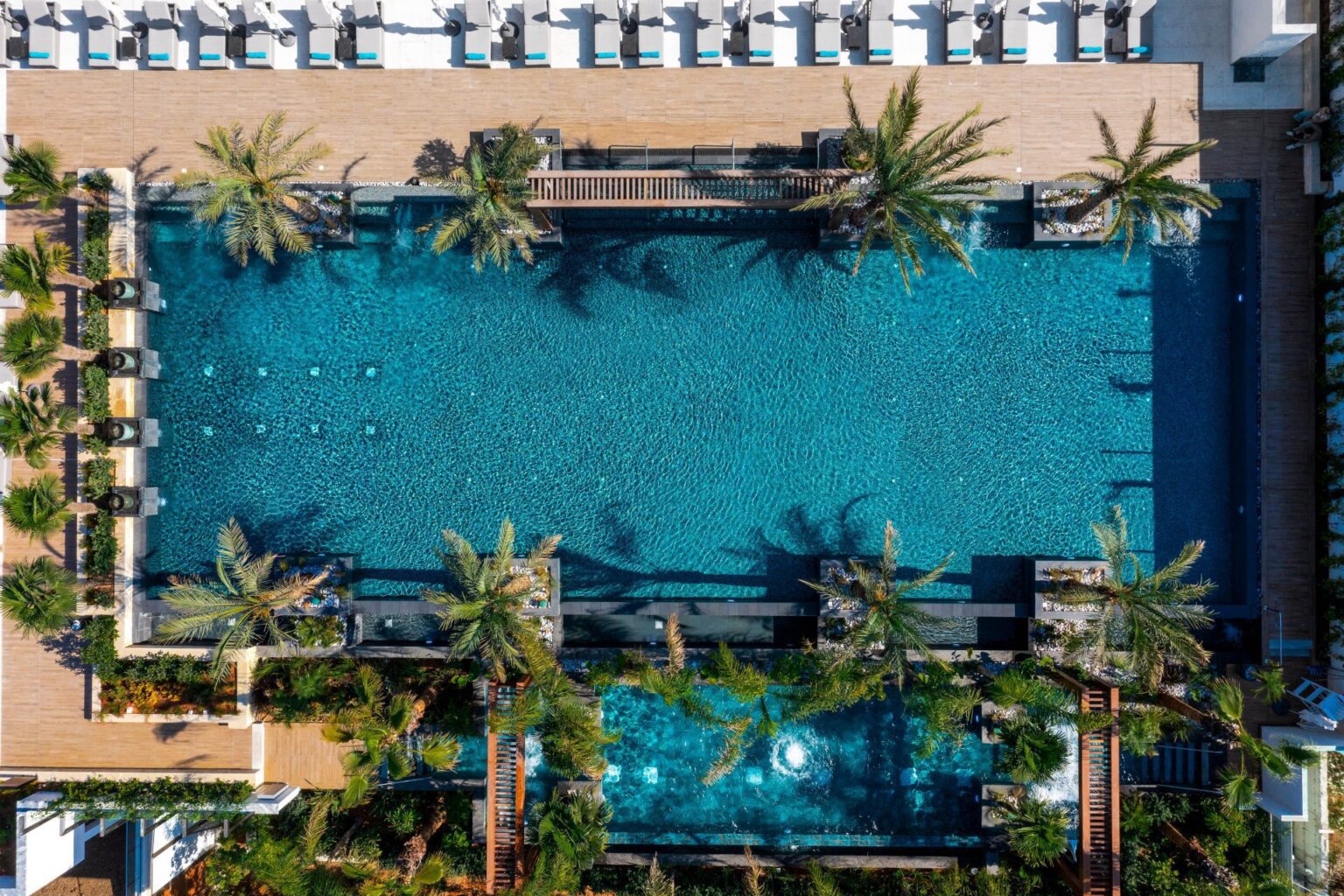 basen zewnetrzny hotelu Amanti, MadeForTwo Hotels, z lotu ptaka