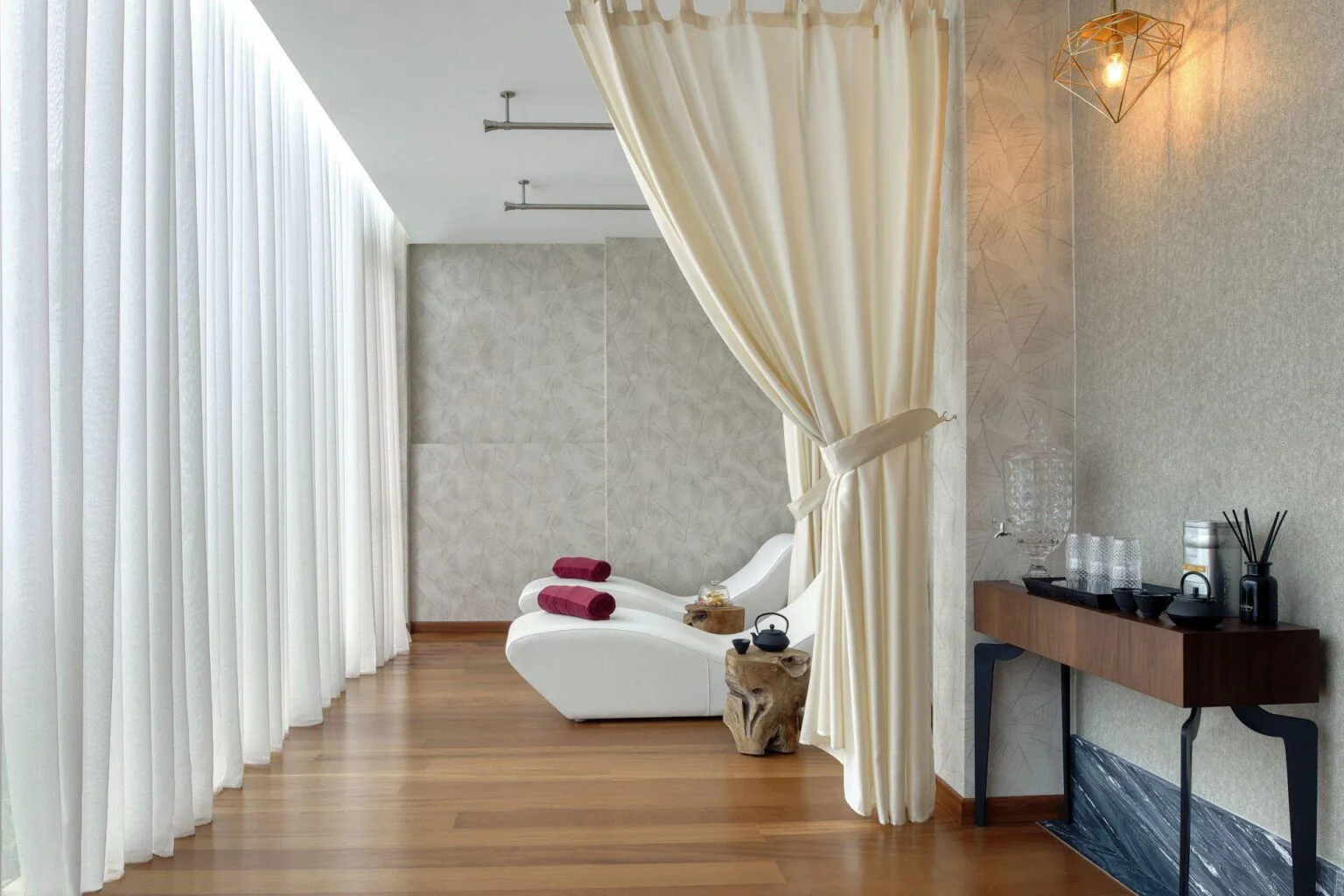 spa area, red accessories bright interior Amavi, MadeForTwo Hotels