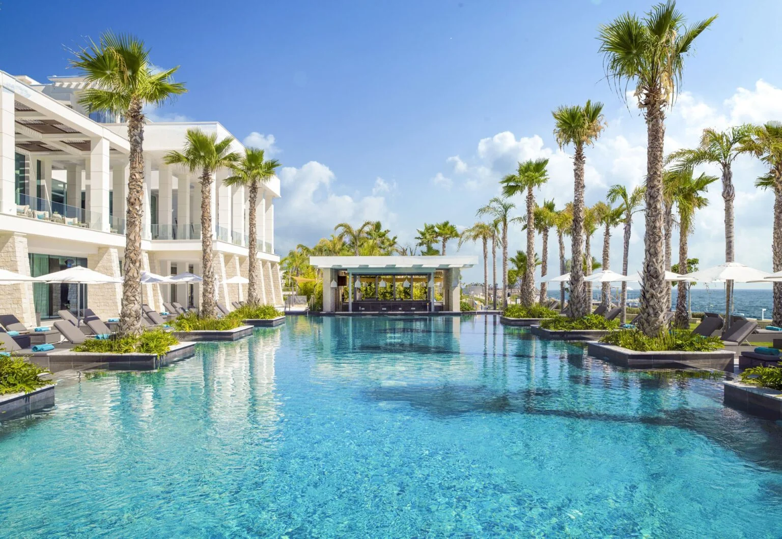 Amavi outdoor pool, MadeForTwo Hotels
