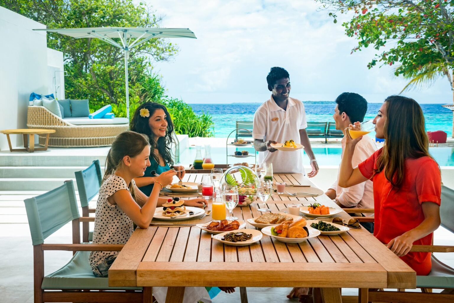 Amilla-Fushi-Family-dining-in-Residence-1.jpg