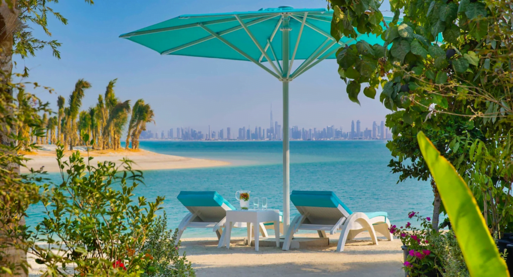Poznaj luksusowy Anantara World Islands Dubai Resort z dostępem do prywatnej plaży,Anantara World Islands Dubai Resort,Poznaj kuchnię arabską oraz indyjską serwowaną na najwyższym poziomie,Spędź wyjątkowe wakacje z rodziną dzięki udogodnieniom oferowanym przez obiekt,Dubaj,Zjednoczone Emiraty Arabskie