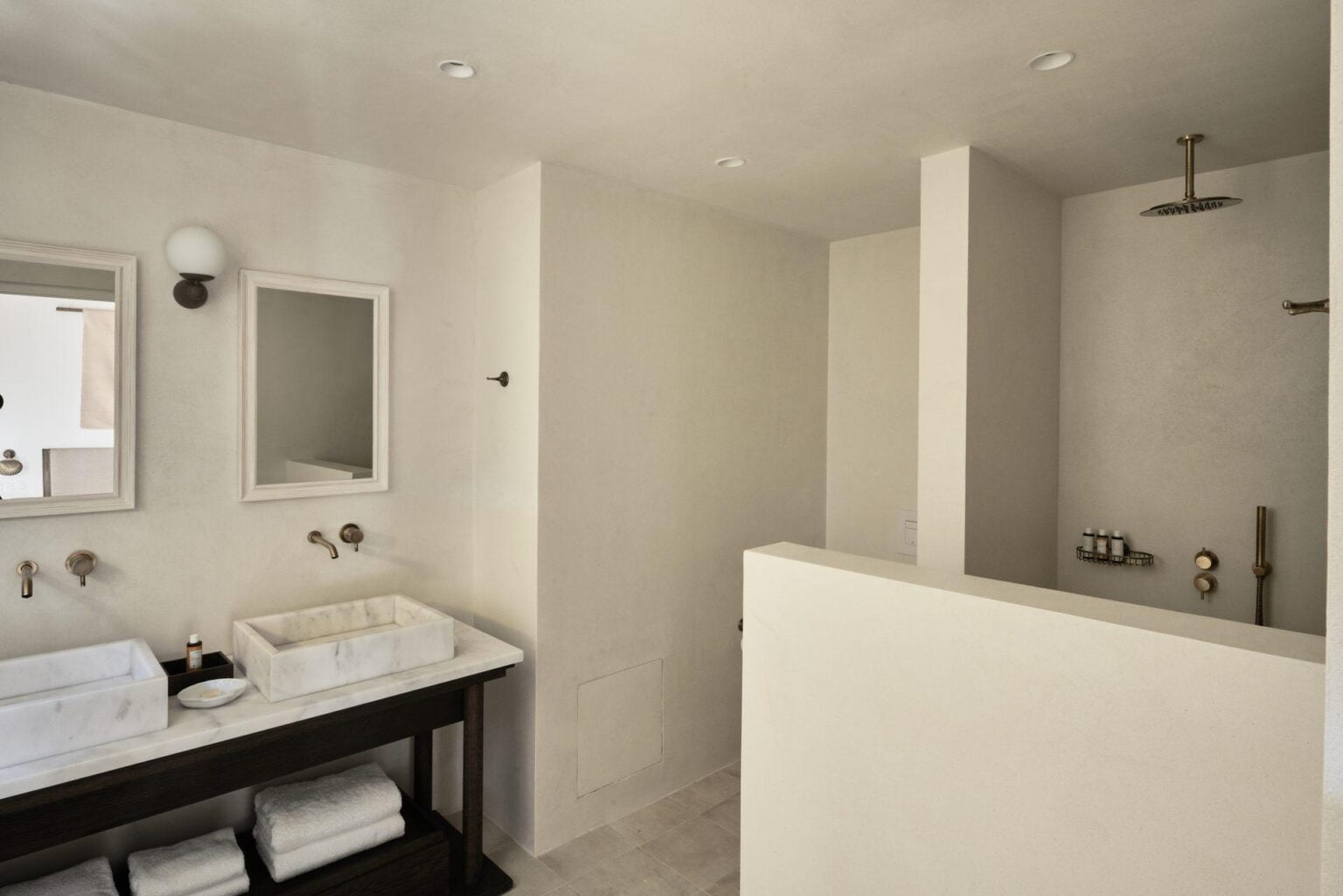 Aurora-Suite-Bathroom.jpg