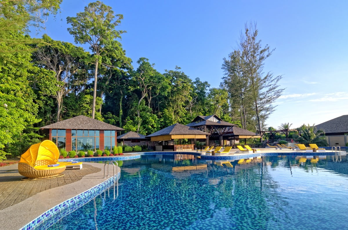 BORNEO_EAGLE_Main_Pool_1810_02.jpg