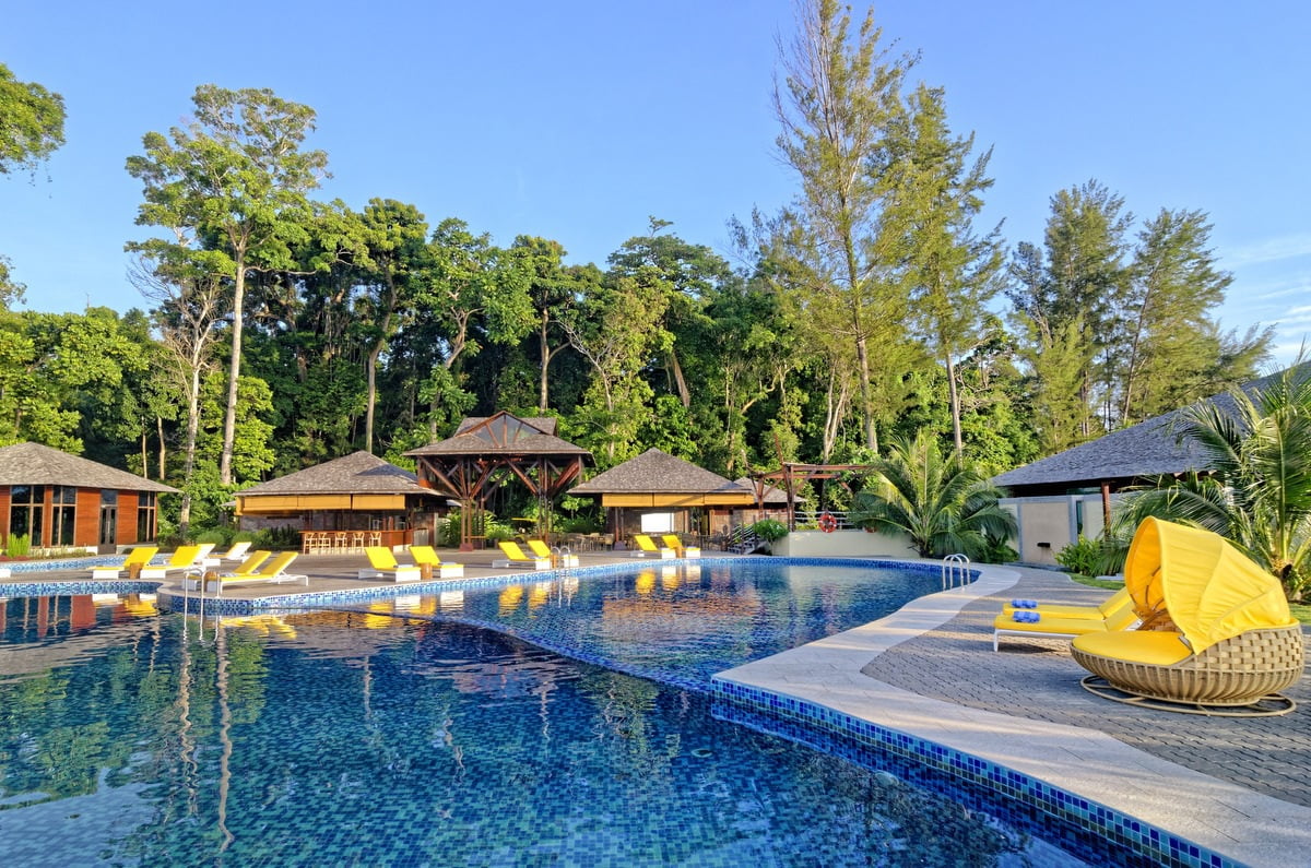 BORNEO_EAGLE_Main_Pool_1810_04.jpg