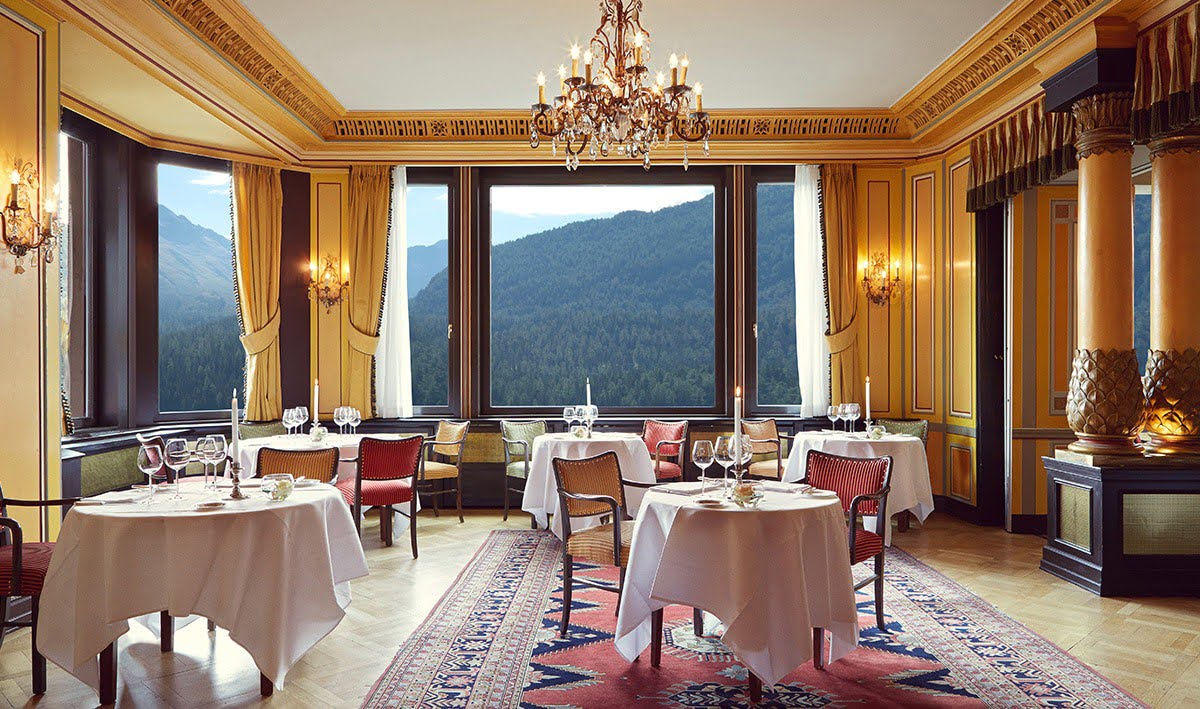 Badrutts-Palace-luksusowe-hotele-w-Szwajcarii-narty-w-szwajcarii-ekskluzywne-wakacje-w-szwajcarii-8.jpg