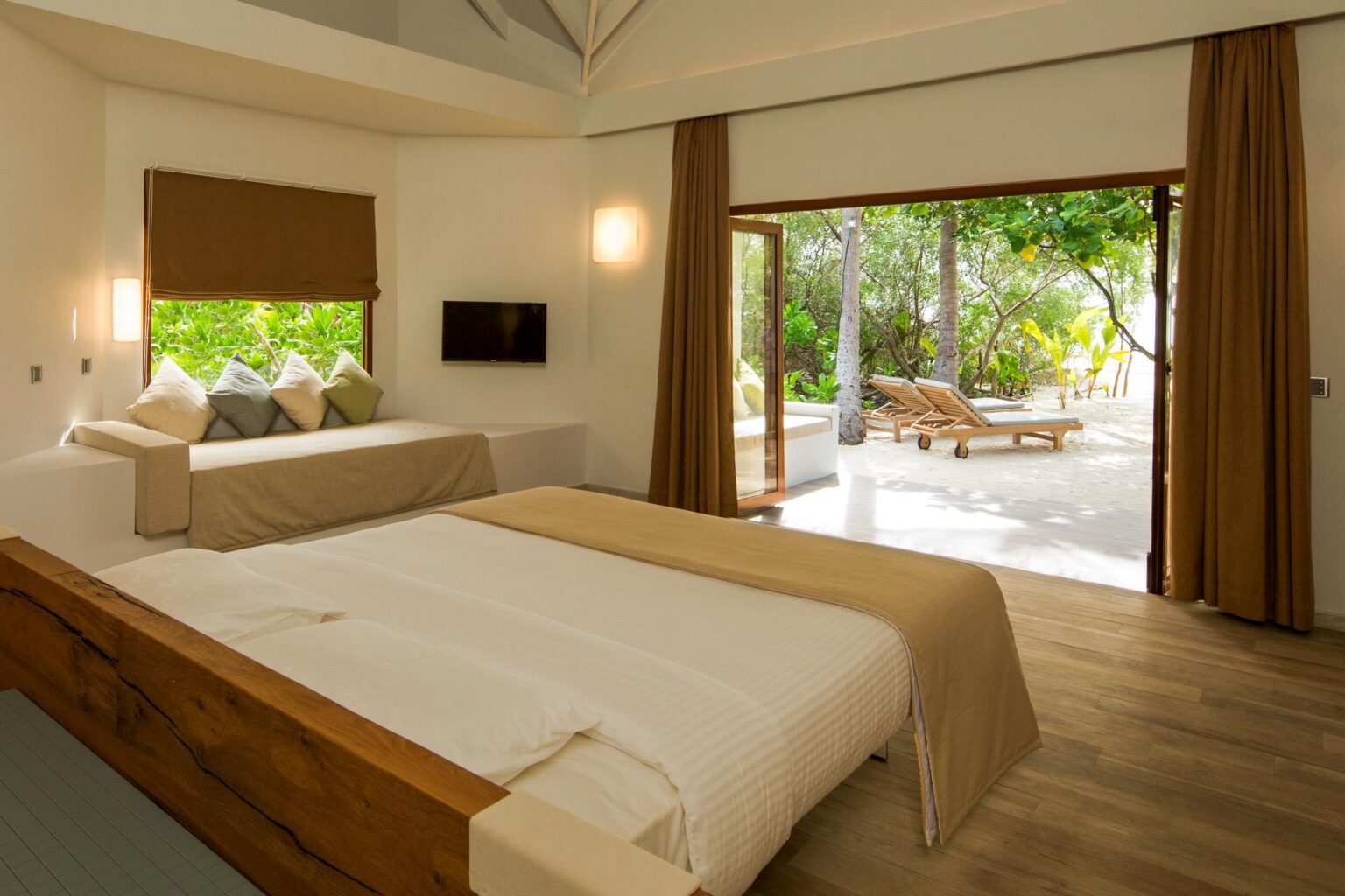 Beach-Suite-03.jpg