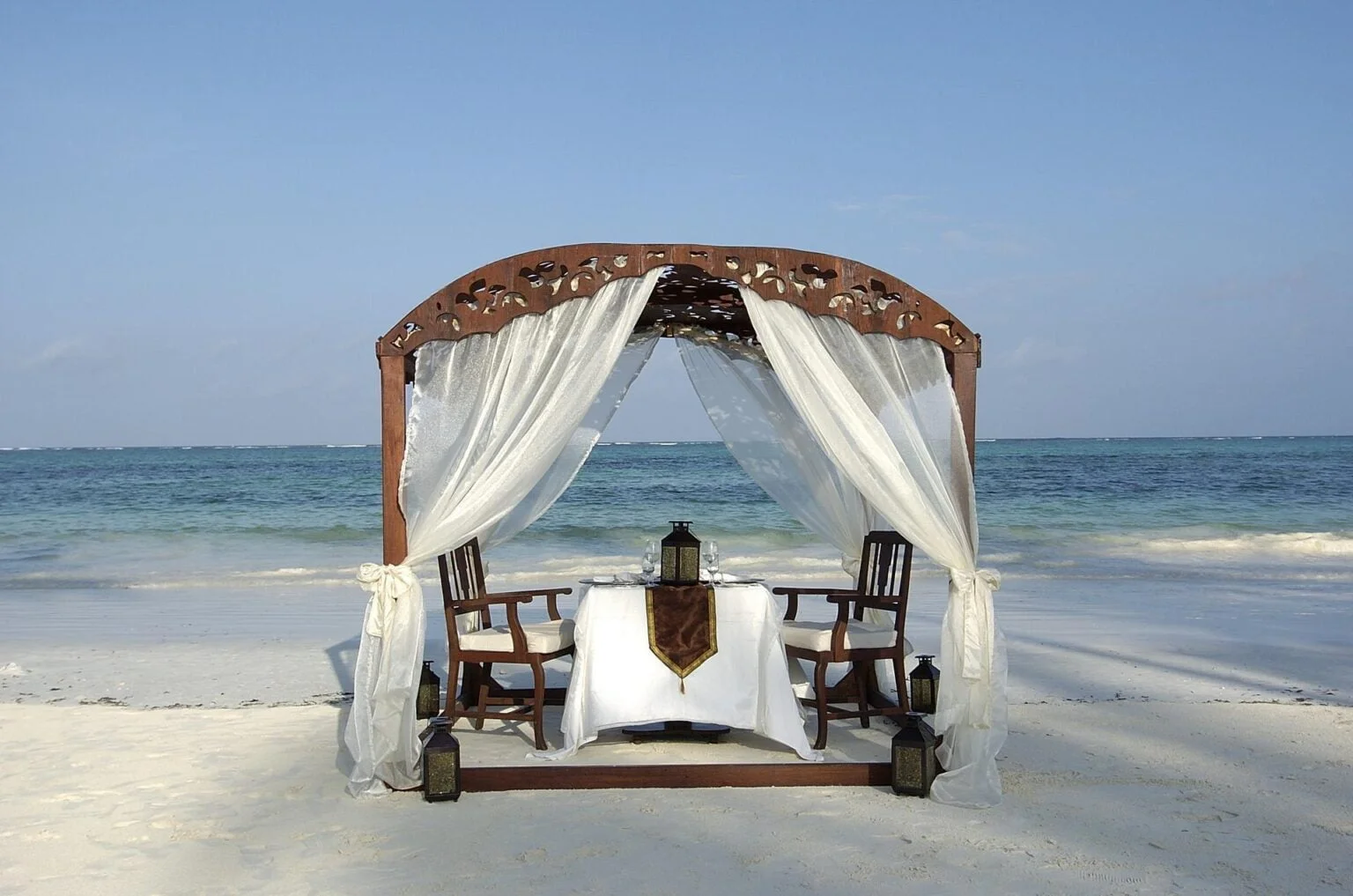 beach-dining.jpg