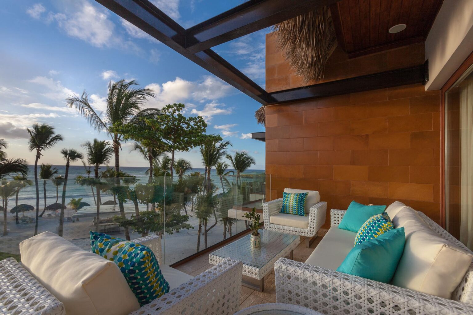 Beachfront-Suite_Balcony_4103.jpg