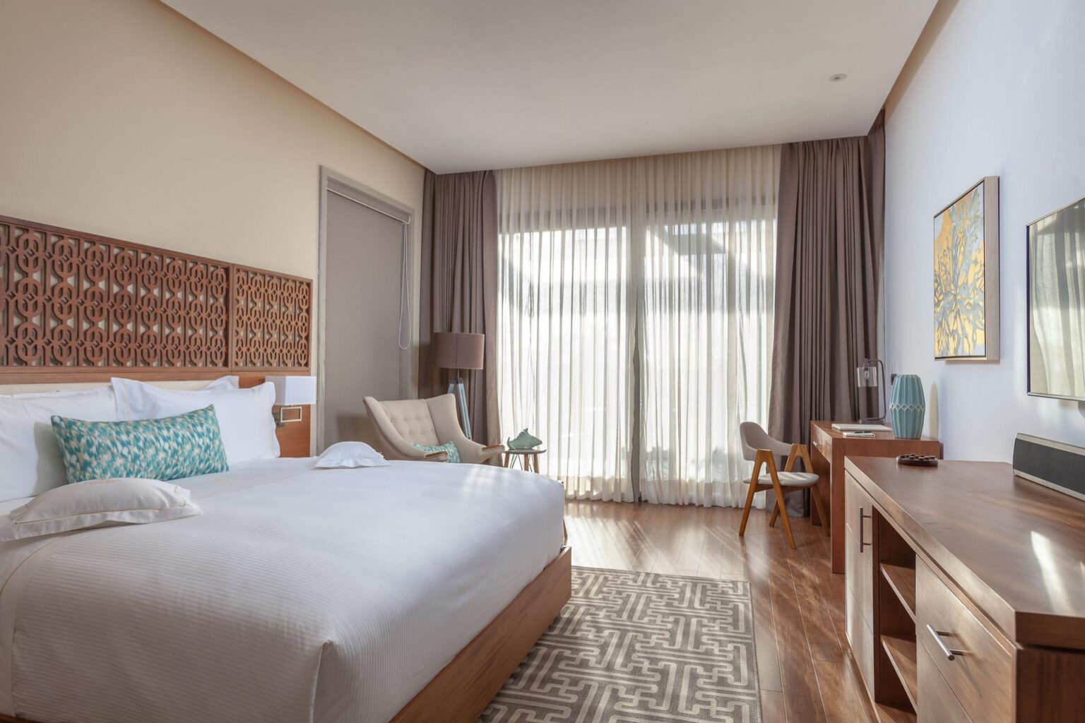 Beachfront-Suite_Master-Bedroom_4239.jpg