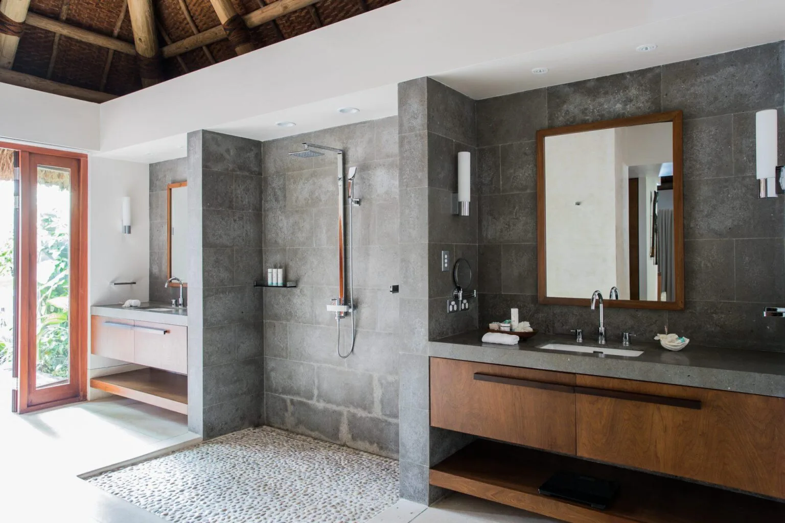 Пляжная вилла-ванная комната.jpg