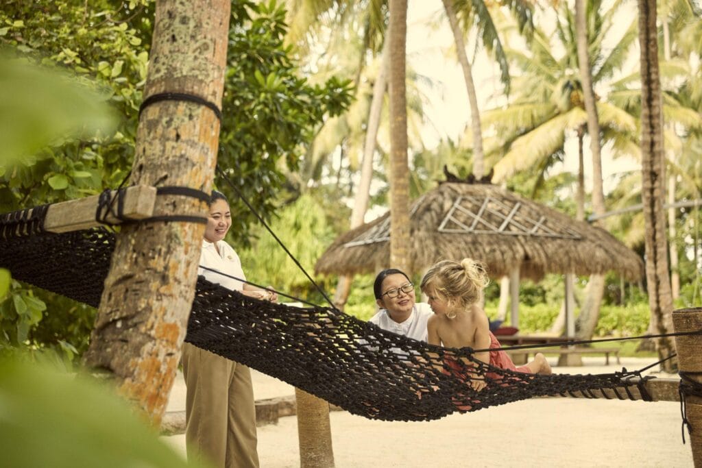 wycieczki dla Malediwy zima 2024/2025,Niezapomniane wycieczki dla Malediwy zima 2024/2025,Four Seasons Resort Maldives at Landaa Giraavaru – edukacja i zabawa w jednym,Główne atrakcje Velaa Private Island,Velaa Private Island – dla rodzin,które cenią sobie prywatność,Prywatne wille z dużymi ogrodami i basenami na Malediwach,Lekcje nurkowania dla rodzin dla Malediwach,One&Only Reethi Rah – wyjątkowe doświadczenie dla całej rodziny,Aktywne wakacje dla całej rodziny,Kierunek Malediwy na rodzinne wakacje 2024/2025,Soneva Fushi – Luksus i ekologia w harmonii z naturą