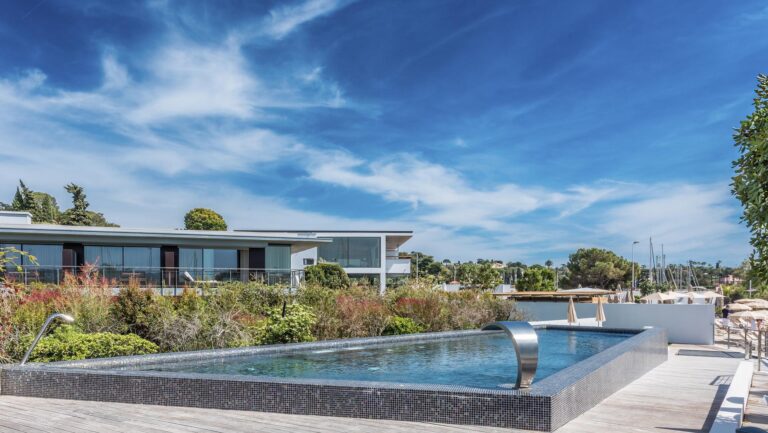 Cap d’Antibes Beach Hotel,Kolacja przy widokiem na morze z gwiazdką Michelin,Wyjątkowy hotel na półwyspie Cap d'Antibes